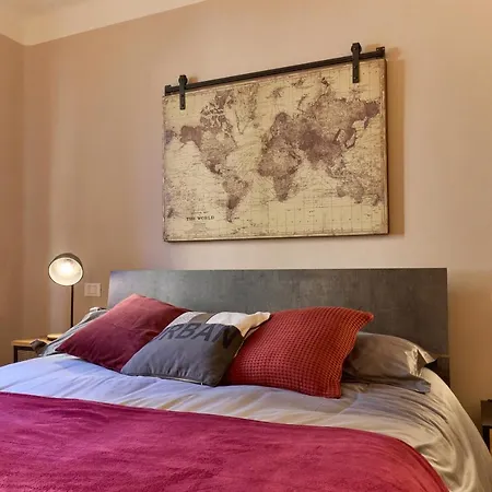 Industrial In The Heart Of Apartment *